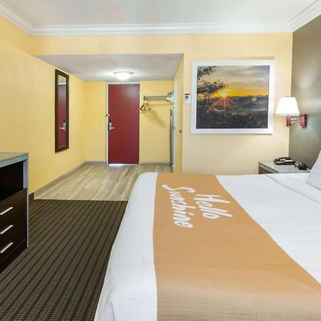 Days Inn By Wyndham Nanuet / Spring Valley Exterior foto