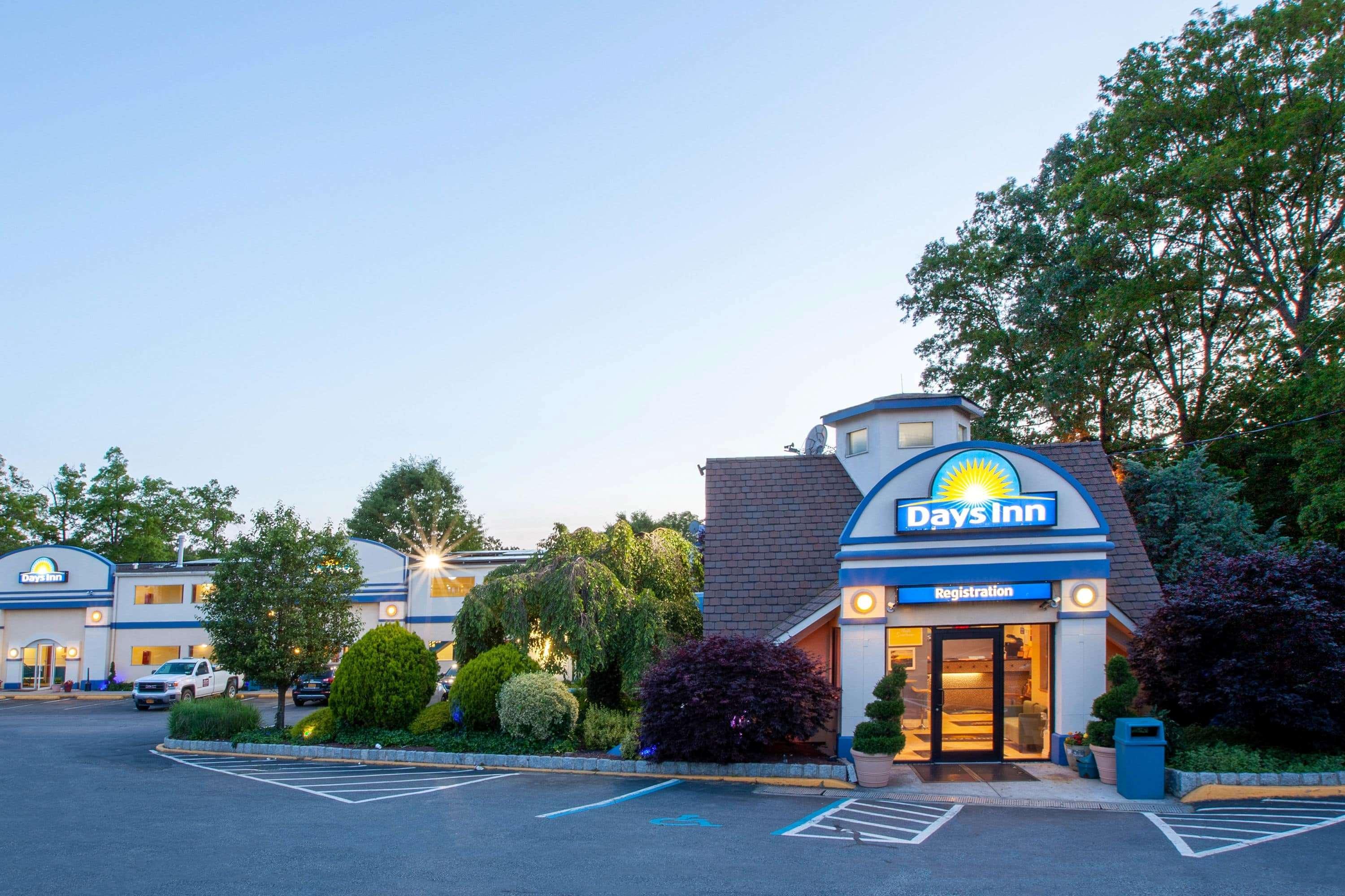 Days Inn By Wyndham Nanuet / Spring Valley Exterior foto