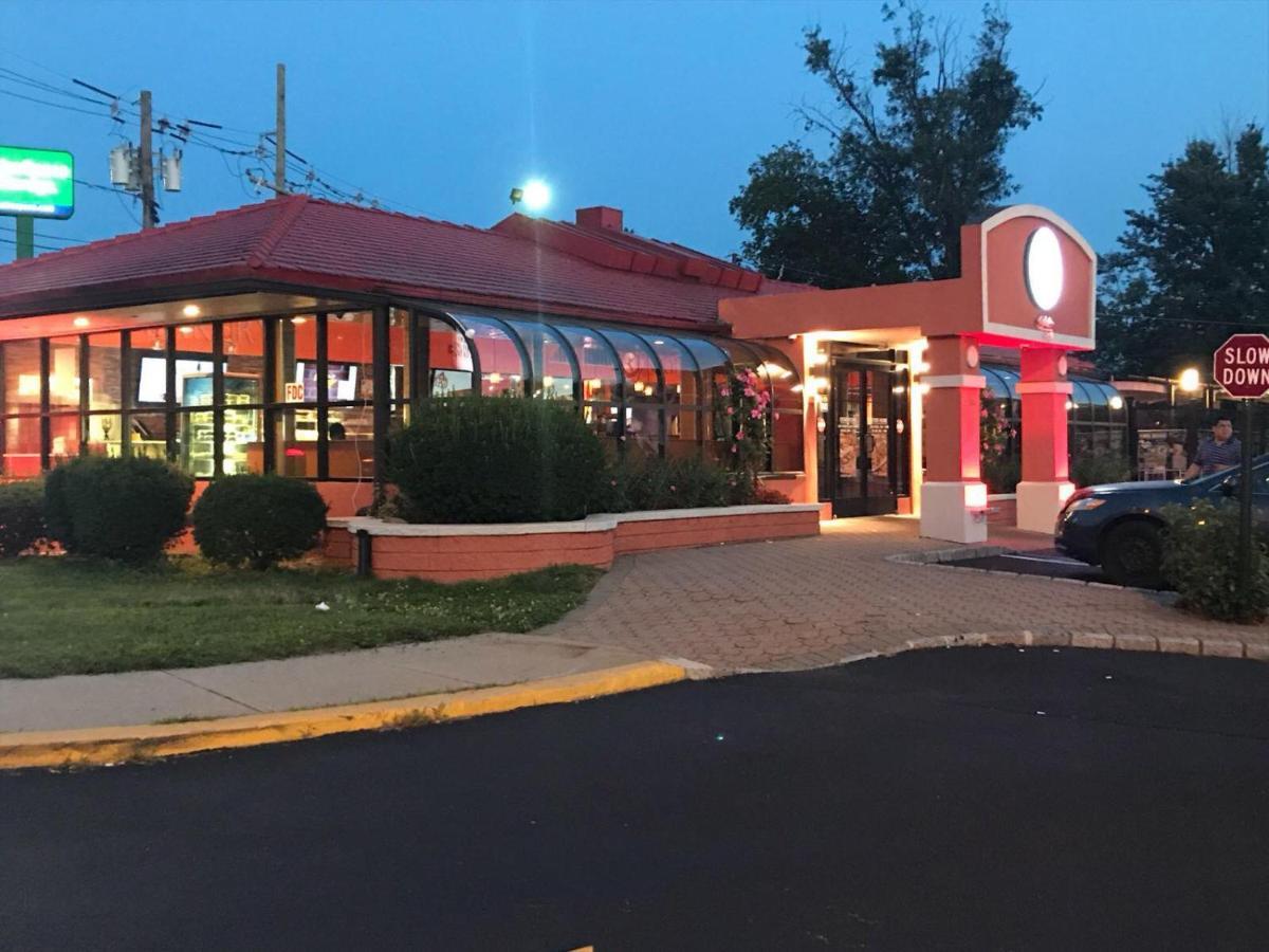 Days Inn By Wyndham Nanuet / Spring Valley Exterior foto